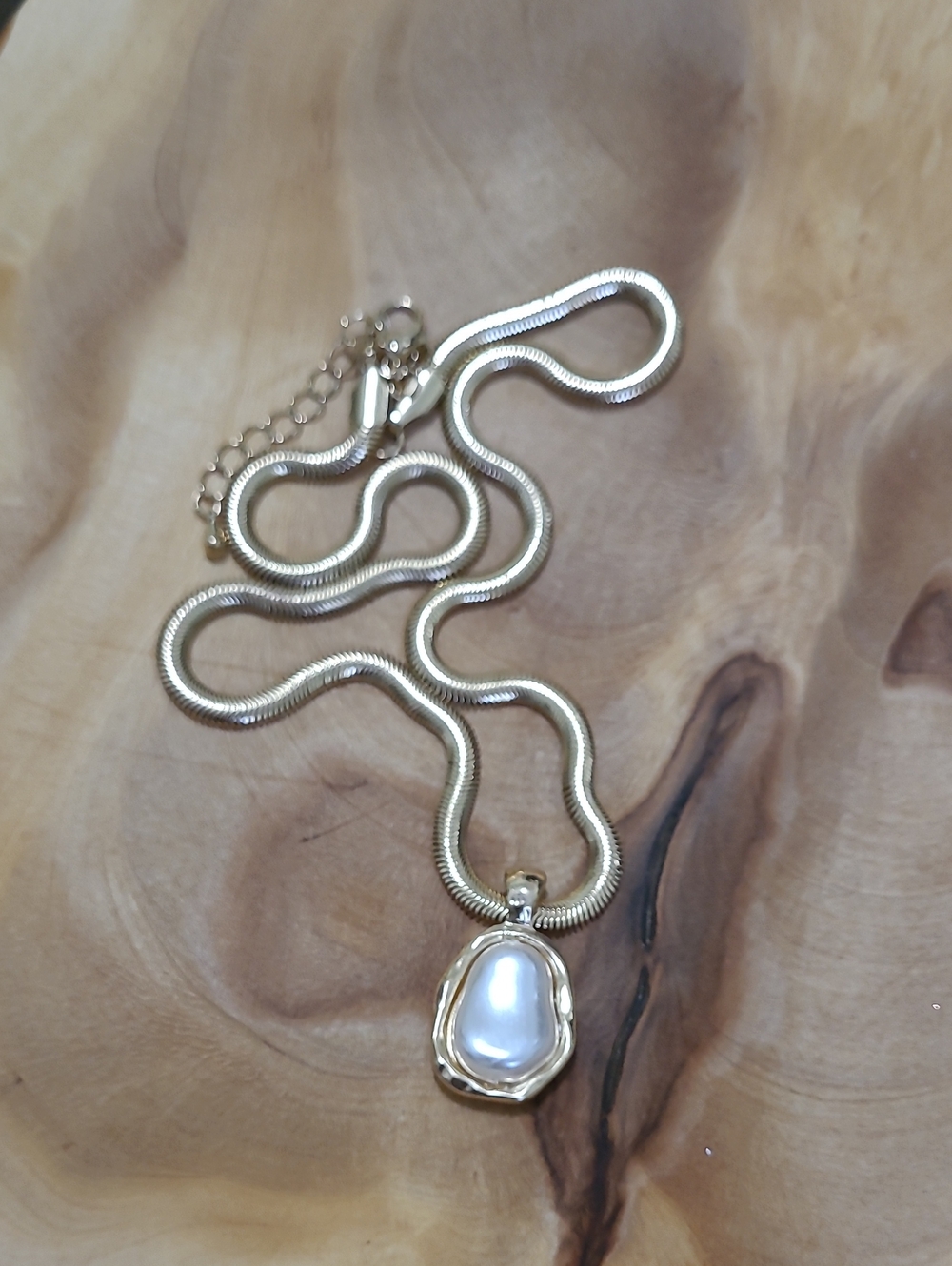 Gorgeous Gold Tone Necklace